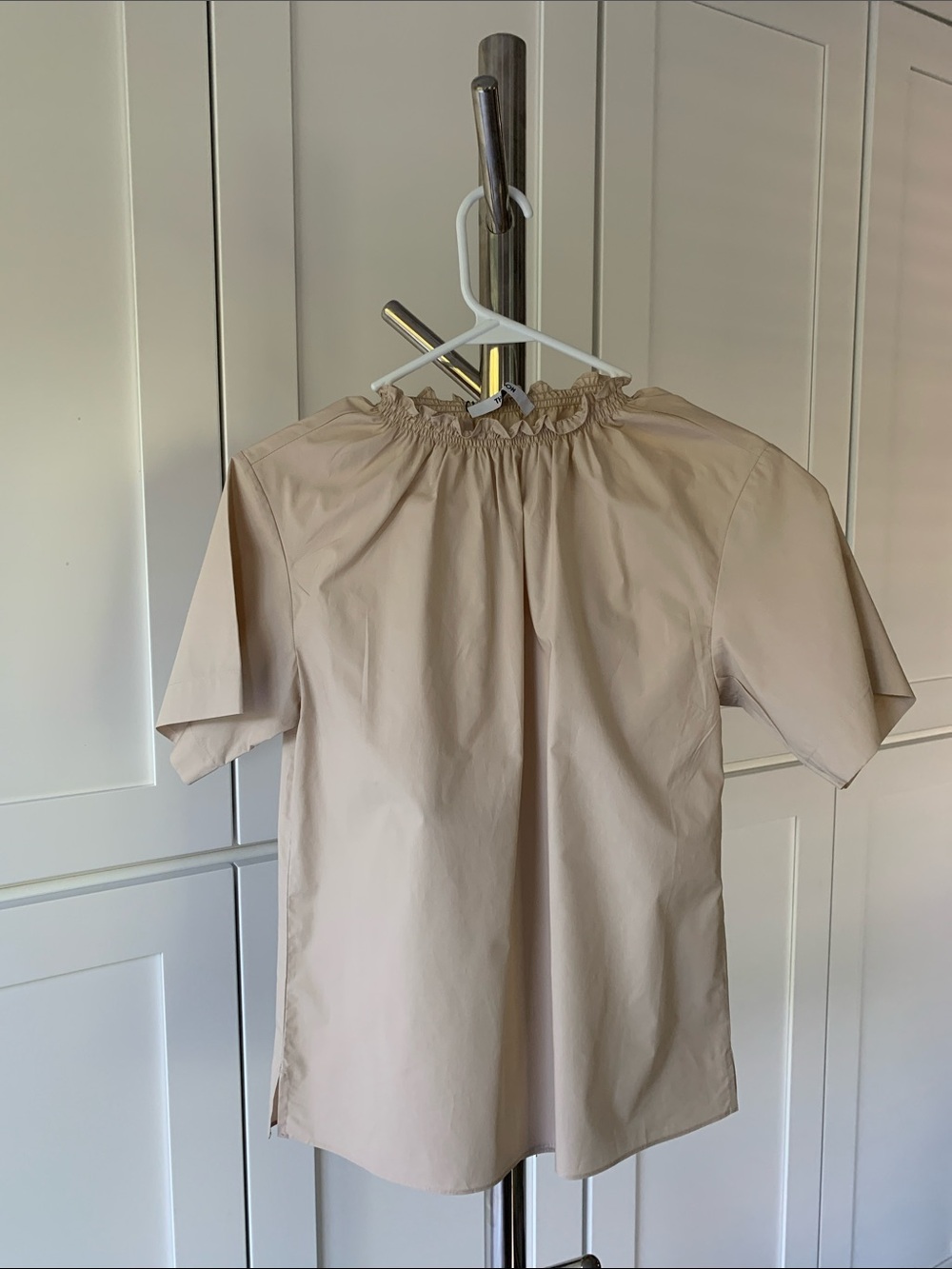NWT Thakoon Women’s Beige Ruffle-Neck Short Sleeve Blouse, Size XS.